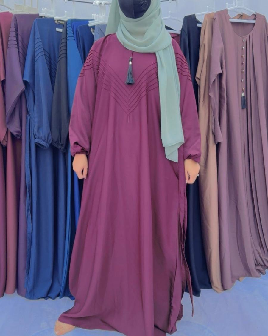 Elegant Pleated Classic Abaya with Tassel Detail